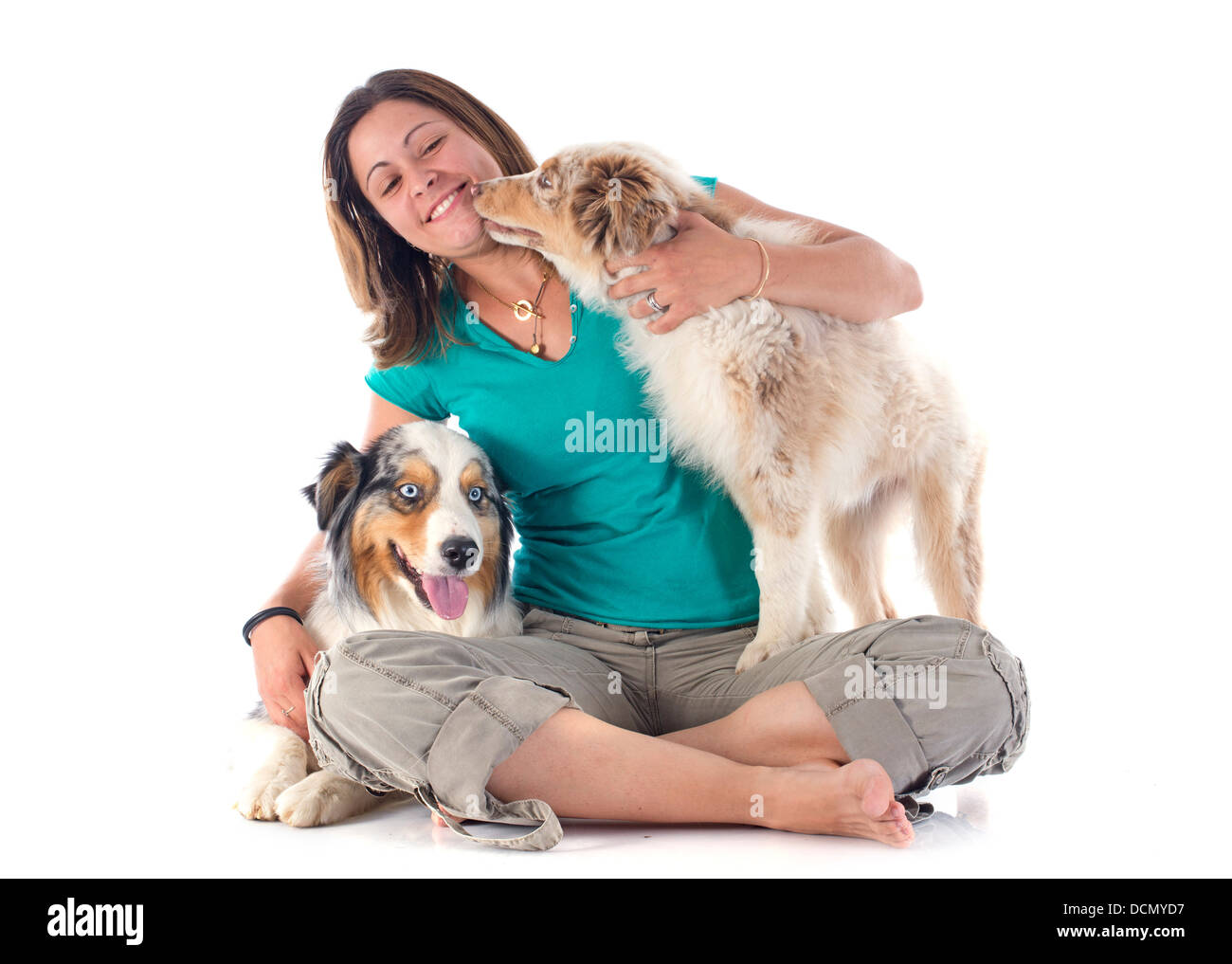 Femme de race bergers australiens et in front of white background Banque D'Images