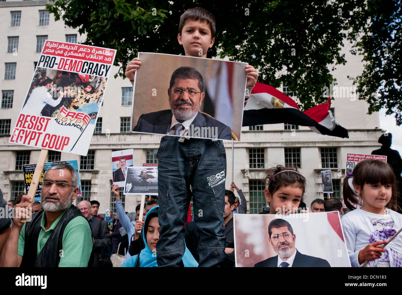 La Confrérie égyptienne et des partisans de Morsi protester à Londres contre Sisi & prise de coup d'armée ( ) en Egypte. Août 2013 Banque D'Images