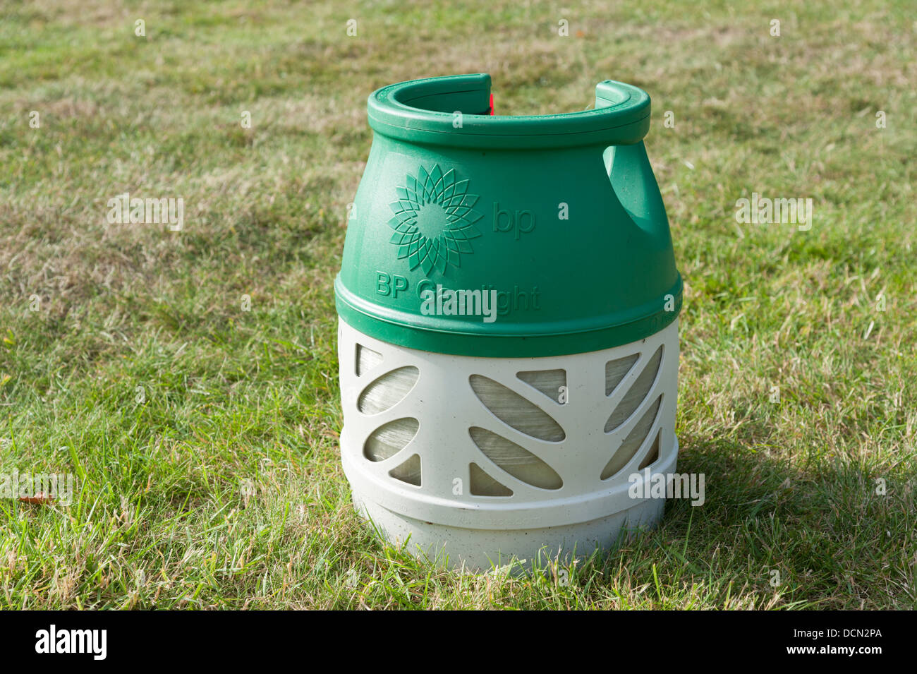 Un portable léger en plastique gaslight BP propane bouteille de gaz de camping Banque D'Images