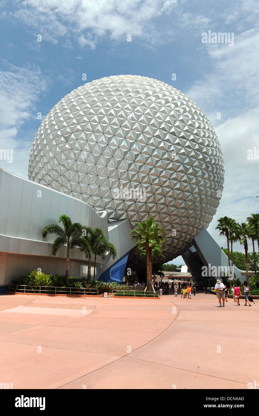 ORLANDO, FLORIDE - le 06 juin 2012 : Disney's Epcot Center sphere durant la journée Banque D'Images