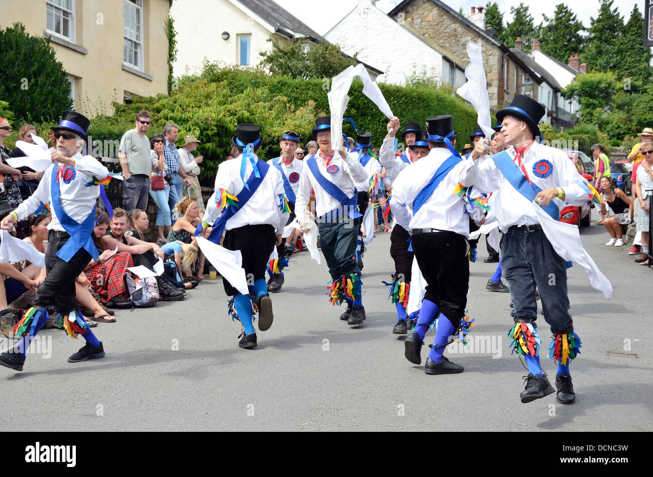 Danseurs Morris à l'édition 2013 du Festival Folk de Dartmoor, l'ardeur, Dartmoor, Devon, Angleterre Banque D'Images
