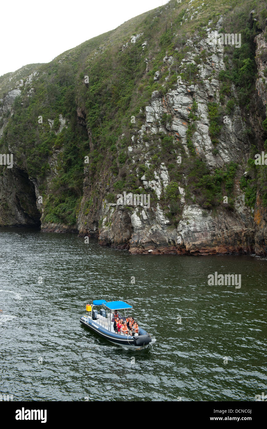 Excursion en bateau dans la tempête, la Gorge de la rivière Garden Route, Tsitsikamma National Park, Afrique du Sud Banque D'Images