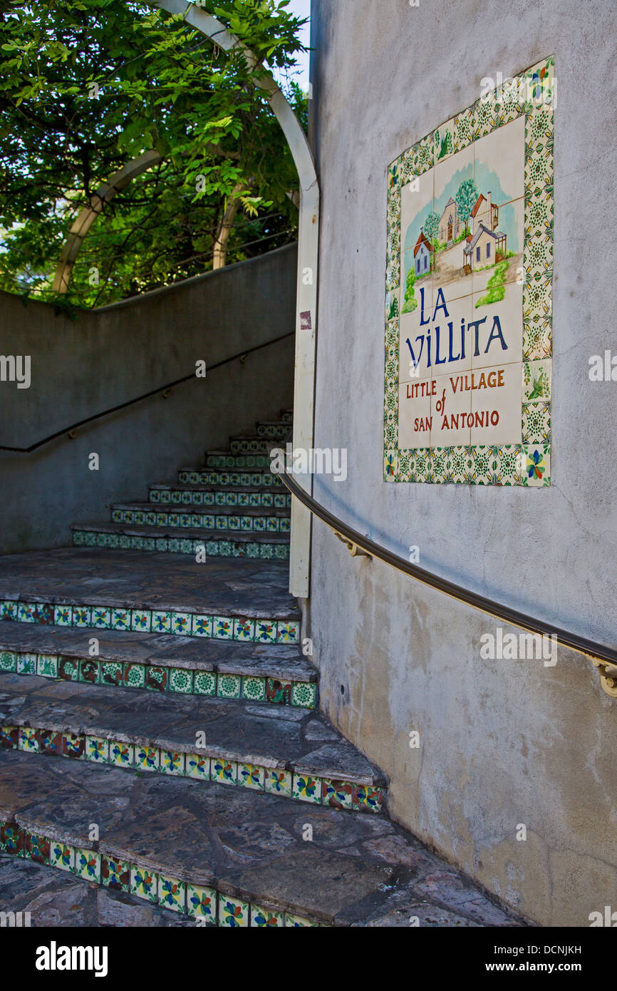 San Antonio, Texas - un escalier au San Antonio Riverwalk menant à La Villita Historic Arts Village. Banque D'Images