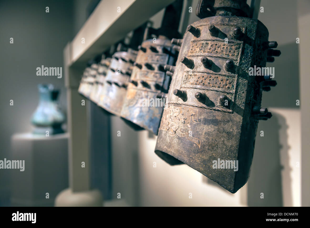 Ensemble de six cloches de bronze, dynastie Zhou de l'Est, 6ème siècle avant J.-C. Banque D'Images