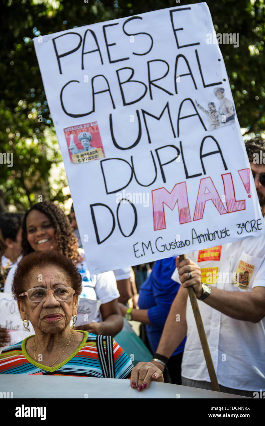 20 août 2013 - Professeur de la ville de Rio de Janeiro en greve. 20 000 professionnels rendez-vous dans la rue pour protester contre le maire Ed Banque D'Images