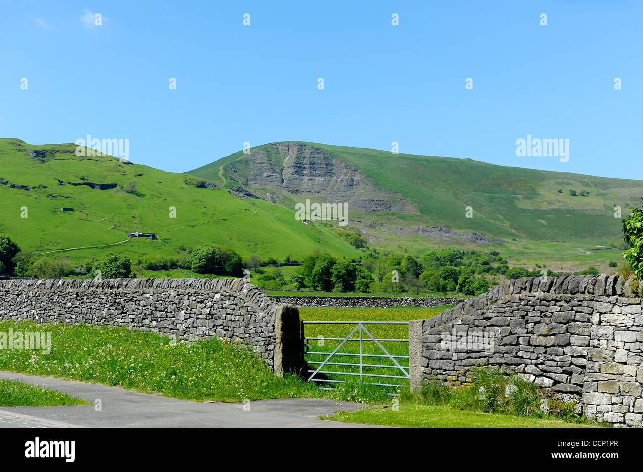Castleton Uk Geologic Rocks Castleton rock Banque de photographies et d’images à haute résolution ...