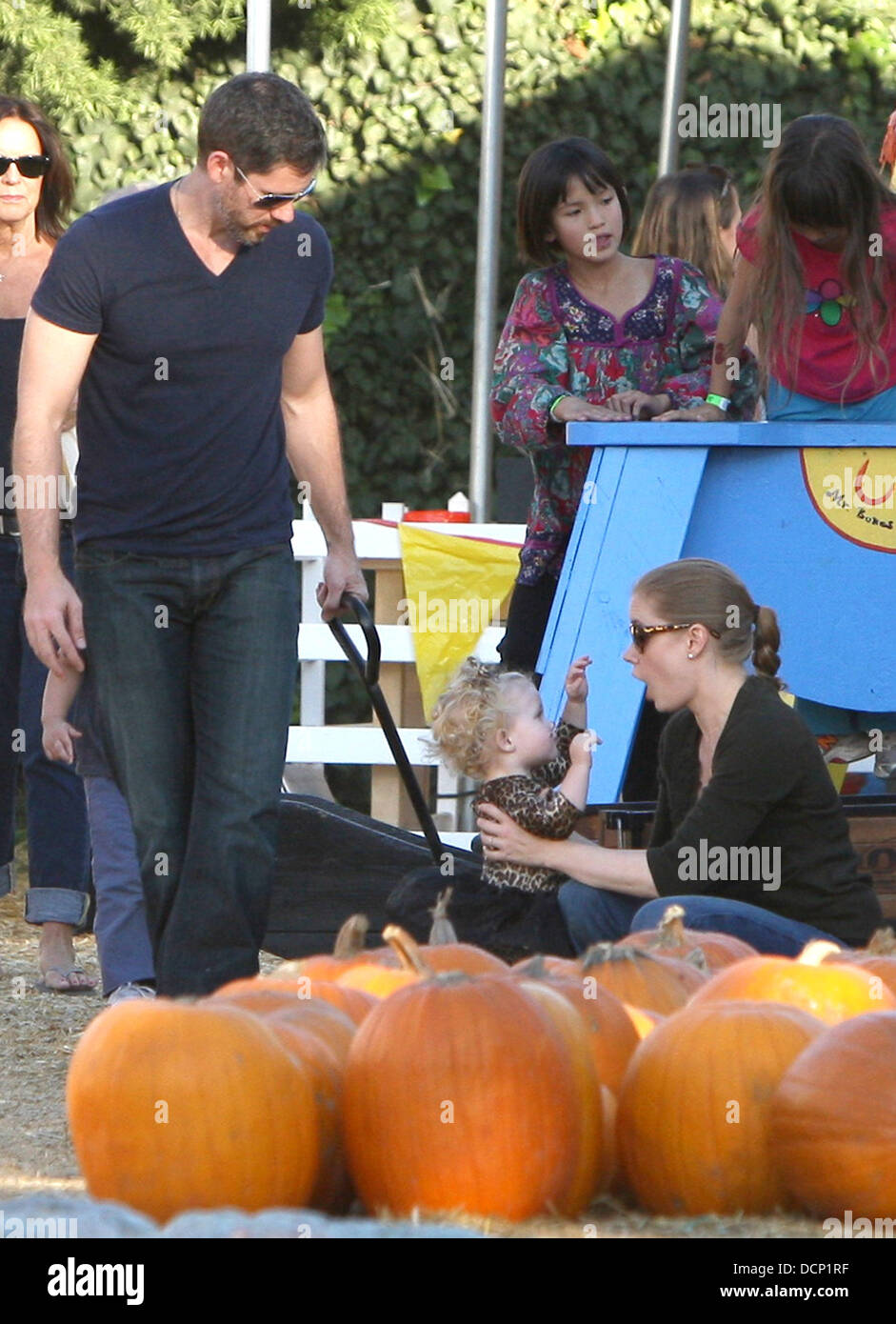 Amy Adams passe du temps avec son fiancé Darren Le Gallo et leur fille Aviana à Mr Bones Pumpkin Patch dans West Hollywood Los Angeles, Californie - 28.10.11 Banque D'Images