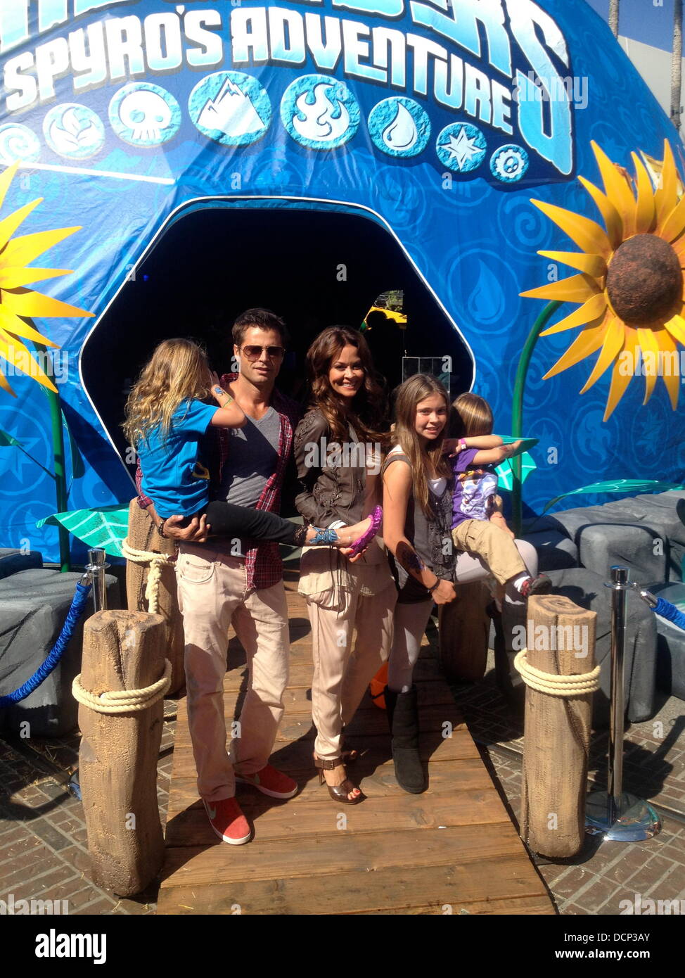 Brooke Burke et à sa famille au village de West Hollywood West Hollywood, Californie - 29.10.11 Banque D'Images