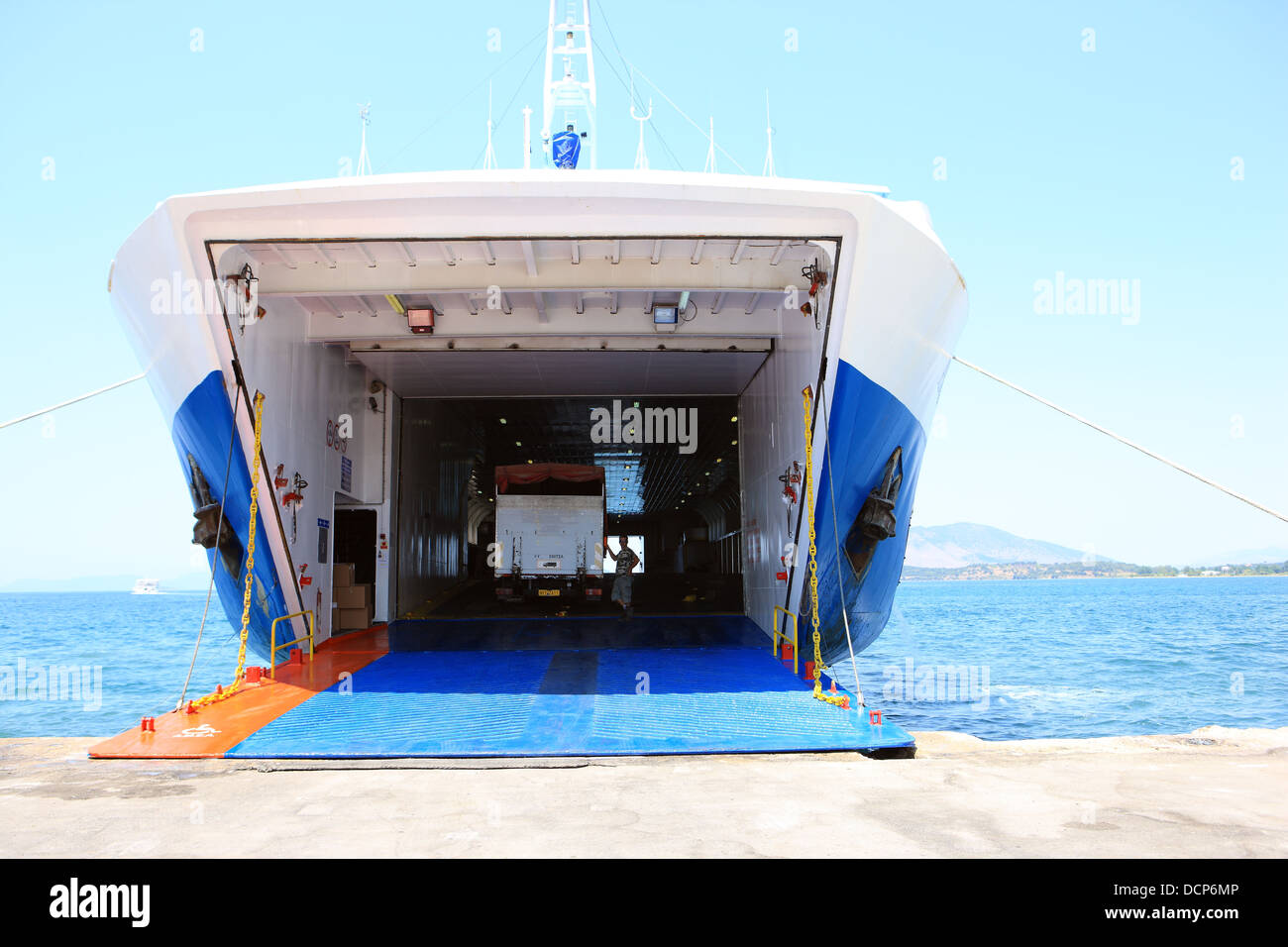 Roll on roll off ferry dans le port d'Igoumenitsa en Grèce Banque D'Images