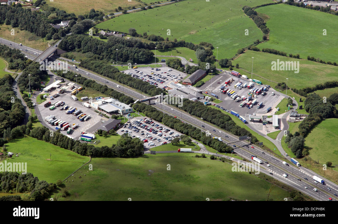 Vue aérienne de Moto Birch Services sur le M62 près de Manchester Banque D'Images