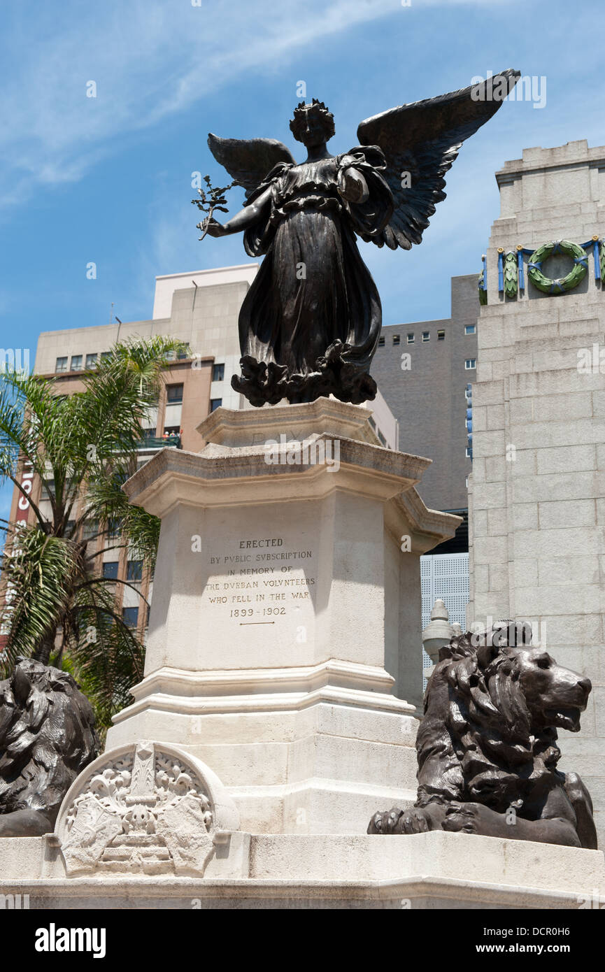 Monument aux morts en face de l'Hôtel de Ville, Durban, Afrique du Sud Banque D'Images