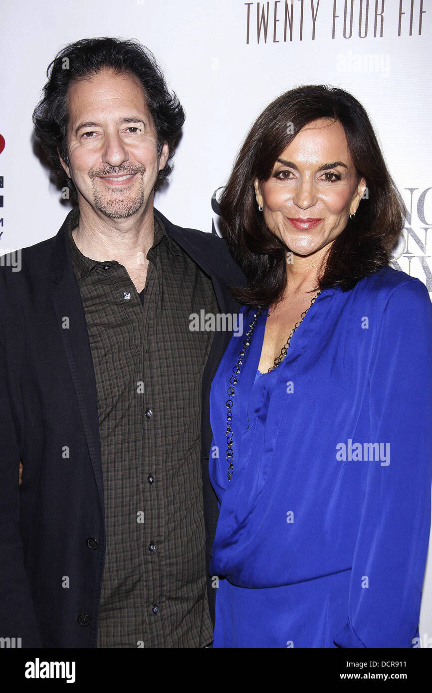 Michael Wolff et Polly Draper après la soirée d'ouverture pour la partie production Off-Broadway montons la de cérémonie : le mariage gay joue ' tenue à 24 Cinquième partie de l'Avenue de l'espace. La ville de New York, USA - 13.11.11 Banque D'Images