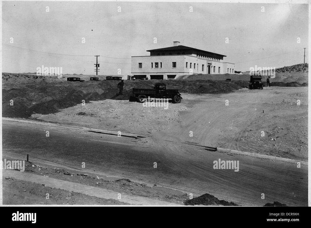 Haut Opérations de couverture du sol autour de l'immeuble de l'Administration. Boulder City préparatoires à la plantation. Un pied de page... - - 293618 Banque D'Images