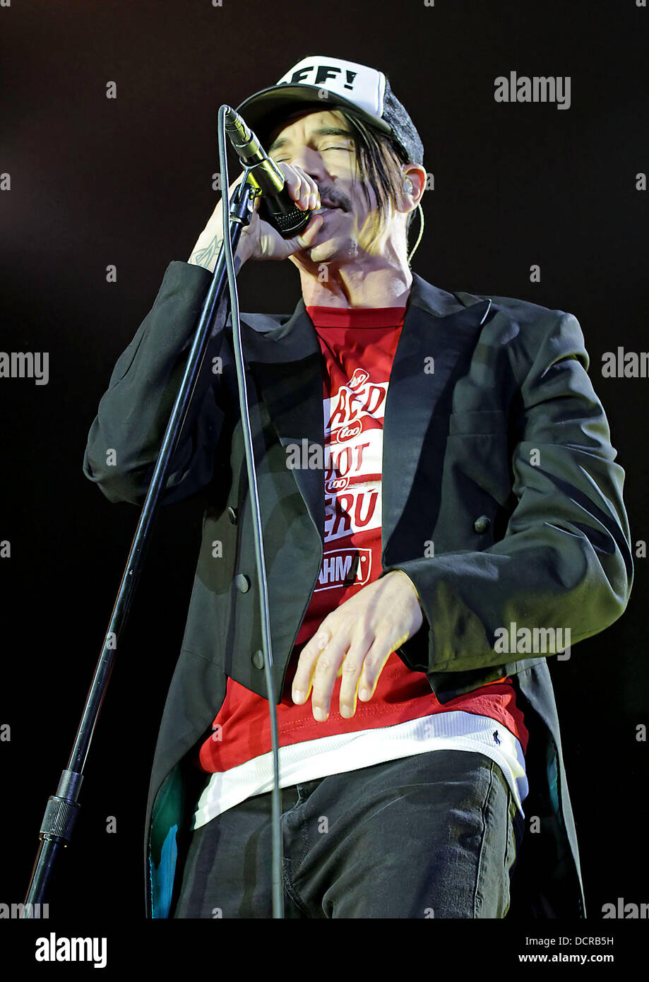 Anthony Keidis des Red Hot Chili Peppers d'effectuer à la Manchester MEN Arena. Manchester, Angleterre - 14.11.11 Banque D'Images