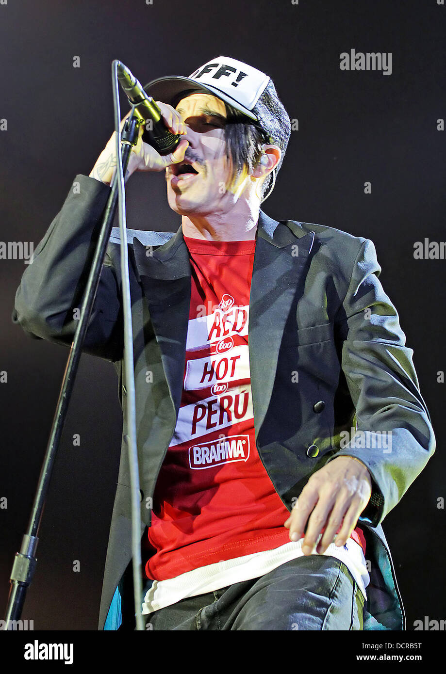 Anthony Keidis des Red Hot Chili Peppers d'effectuer à la Manchester MEN Arena. Manchester, Angleterre - 14.11.11 Banque D'Images