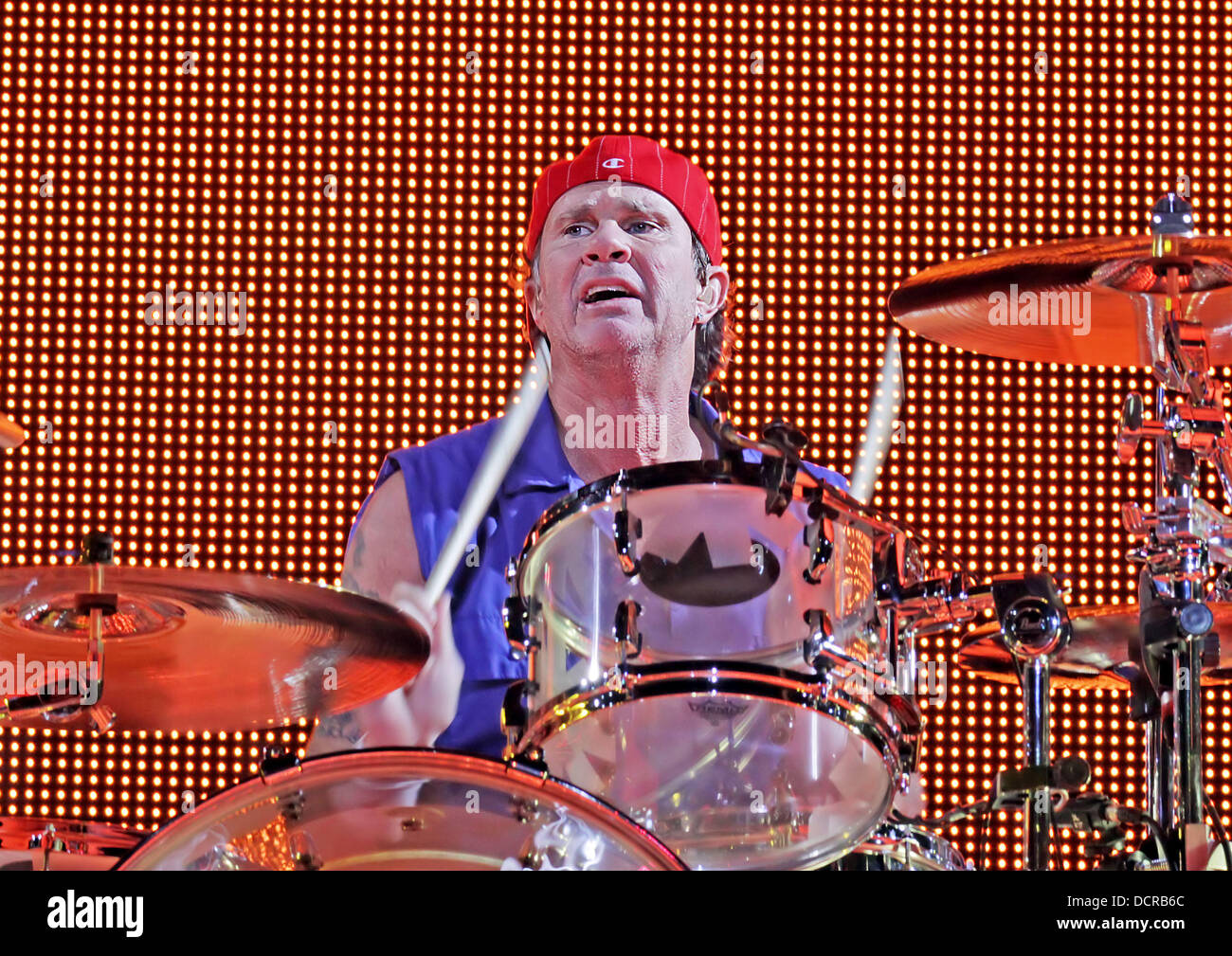 Chad Smith des Red Hot Chili Peppers d'effectuer à la Manchester MEN Arena. Manchester, Angleterre - 14.11.11 Banque D'Images