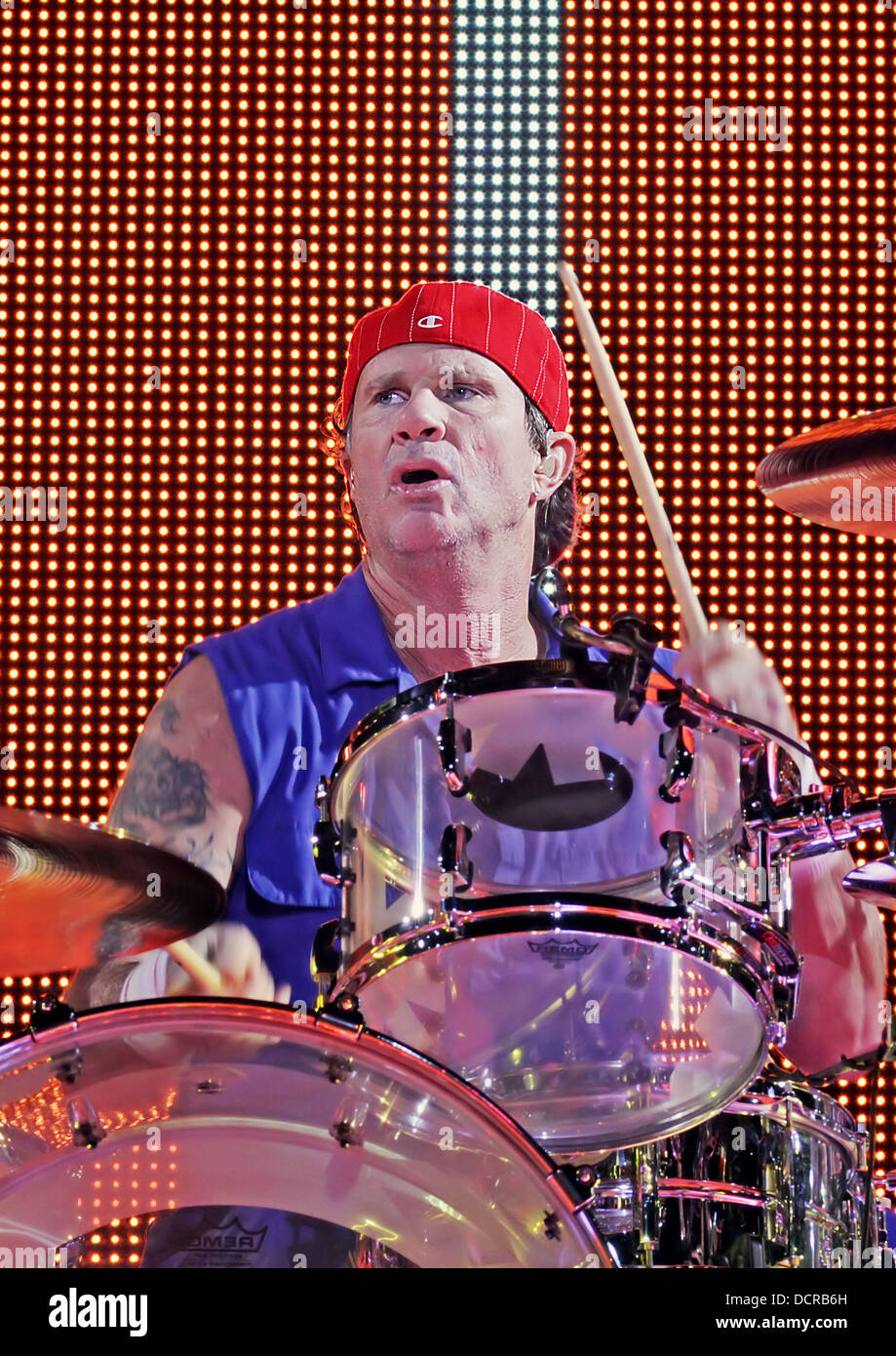 Chad Smith des Red Hot Chili Peppers d'effectuer à la Manchester MEN Arena. Manchester, Angleterre - 14.11.11 Banque D'Images