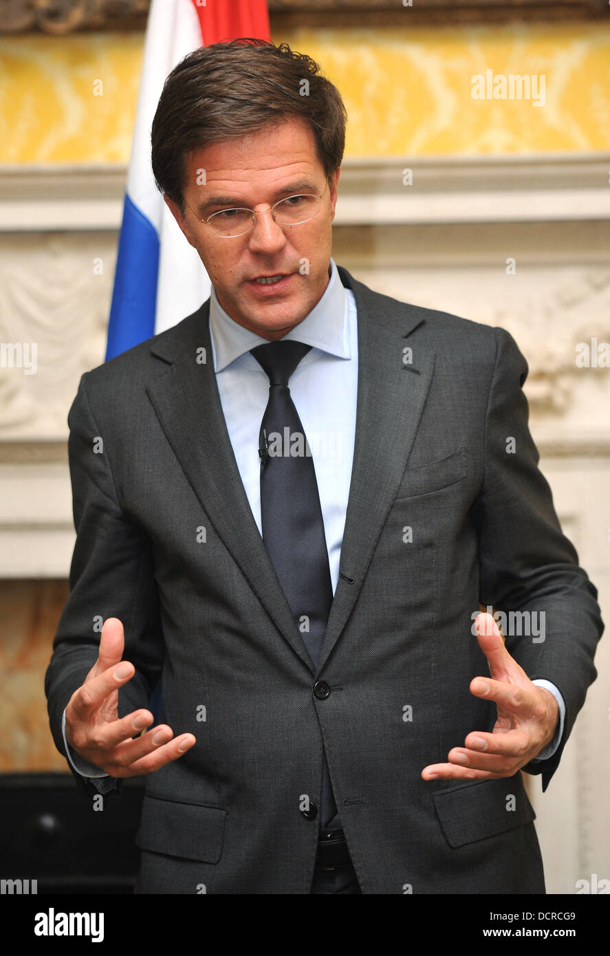 Le Premier ministre néerlandais Mark Rutte parle lors d'une conférence de presse avec le vice-premier ministre Nick Clegg à l'Admiralty House, Londres, Angleterre le 15 novembre 2011. Rutte est actuellement en visite en Grande-Bretagne sur une courte visite promotionnelle Londres, Angleterre - 15.11.10 Banque D'Images