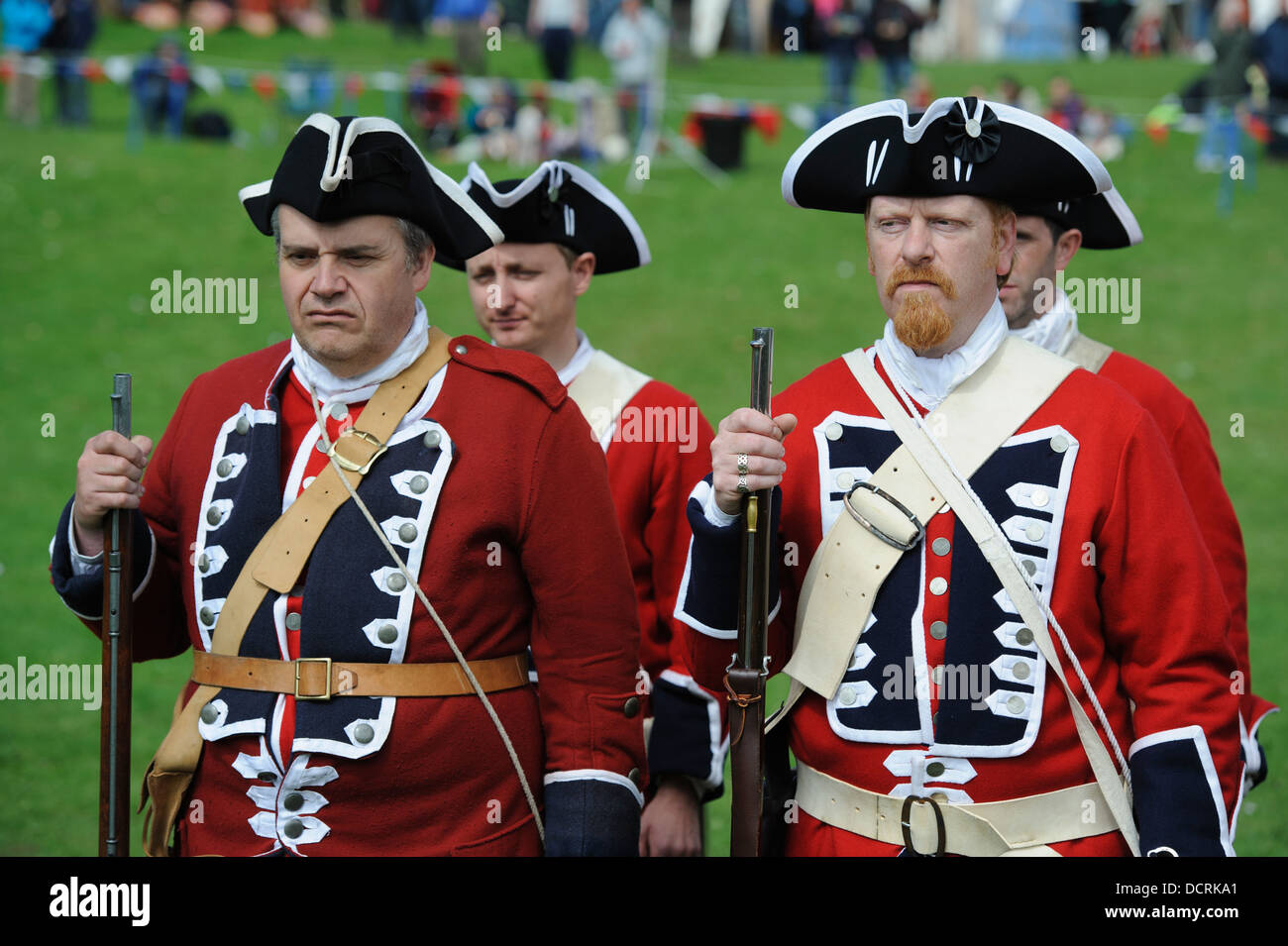 Redcoats défilent lors d'une reconstitution à l'Écosse, le Festival de l'histoire à Chatelherault Country Park South Lanarkshire Banque D'Images