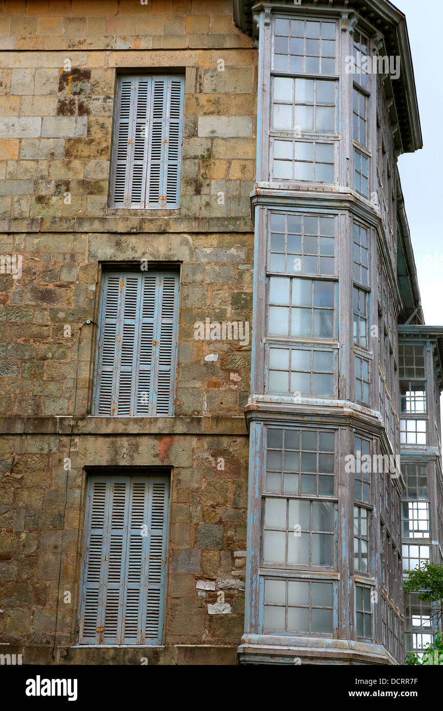 La façade de l'immeuble à l'intérieur de l'ancien clos vieux quartier de Hondarribia Banque D'Images