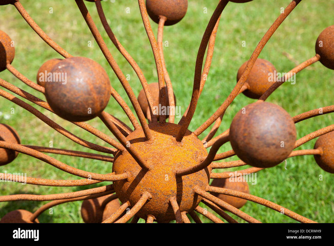 Sculpture l'affichage à l'Bothy Vineyard Oxfordshire en mai 2013 17n Banque D'Images