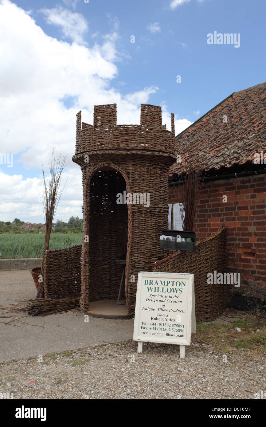 Willow creations sur le quai au Snape Maltings, Suffolk Banque D'Images