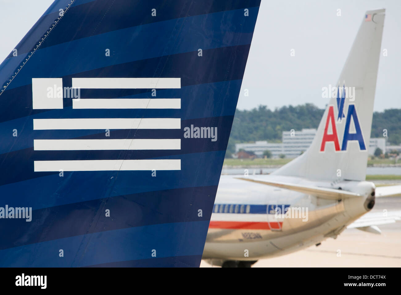 US Airways et American Airlines l'avion à l'Aéroport National Reagan. Banque D'Images