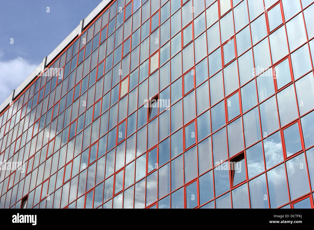 Plaque de verre et métal fenêtre immeuble de bureaux de l'Irlande du Nord Belfast Royaume-Uni Banque D'Images