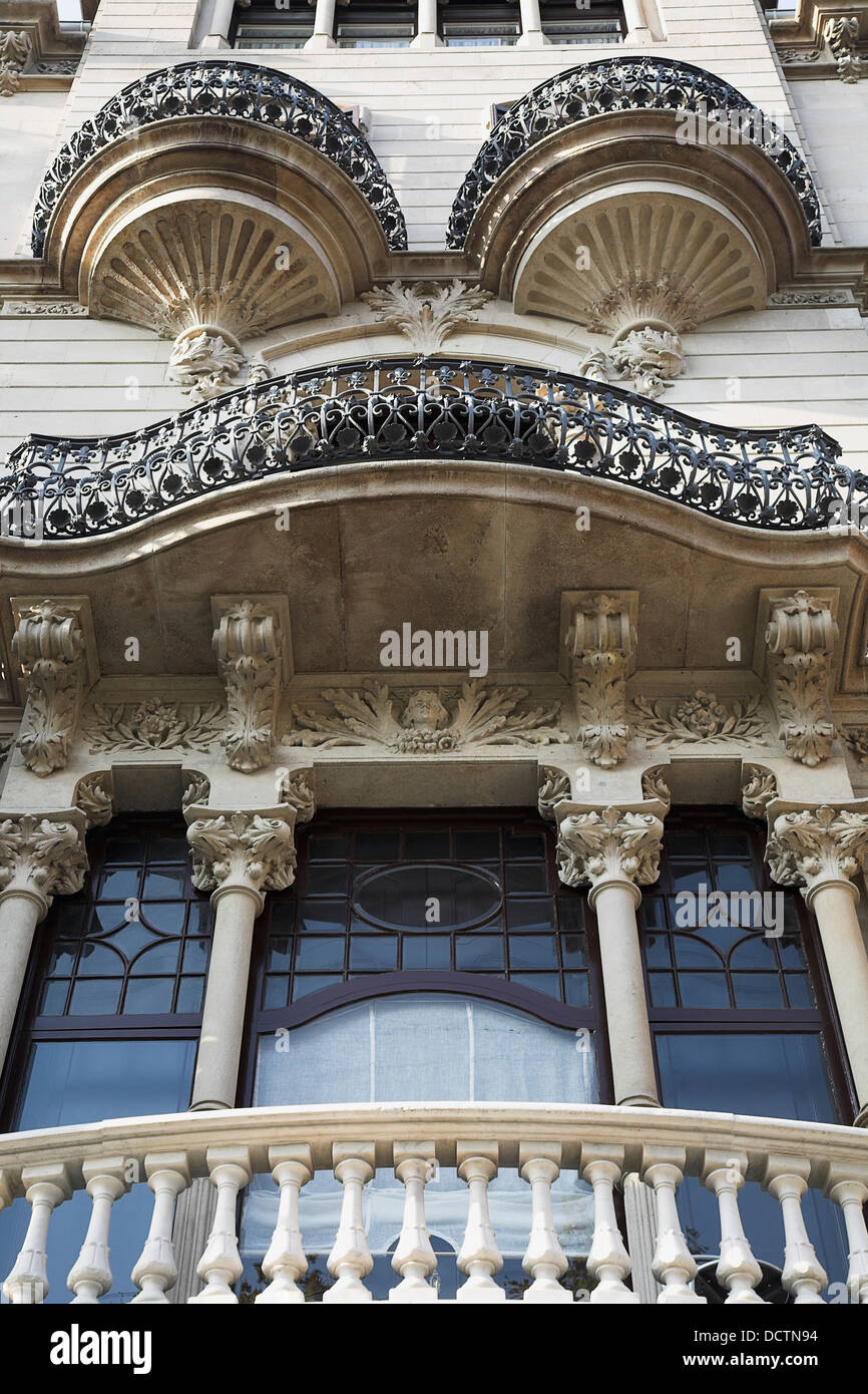 Balcons ornés, Barcelone, Espagne Banque D'Images