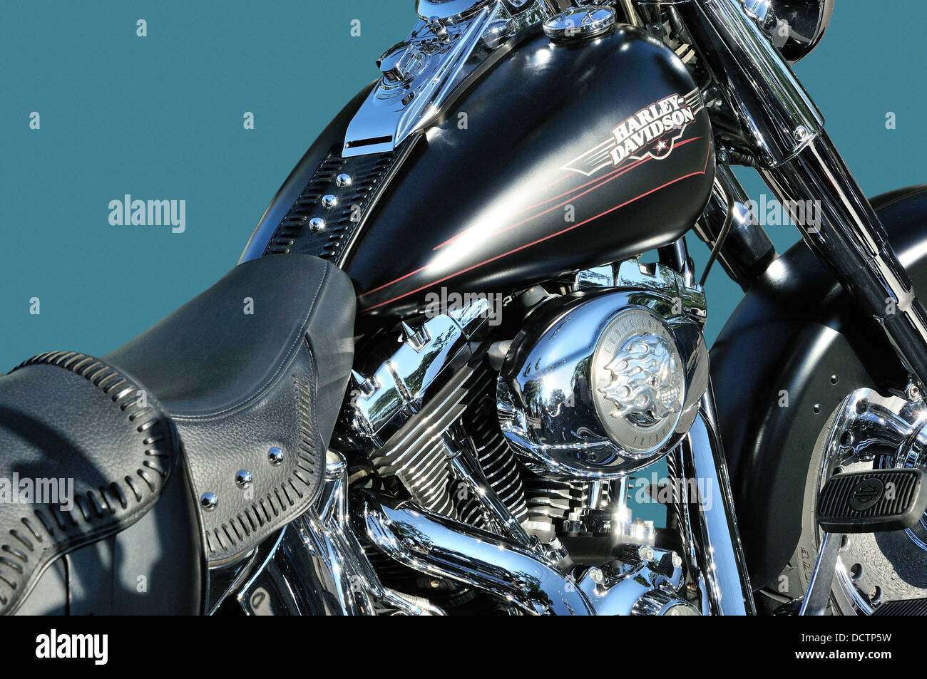 Customised harley davidson motorcycle Banque de photographies et d ...