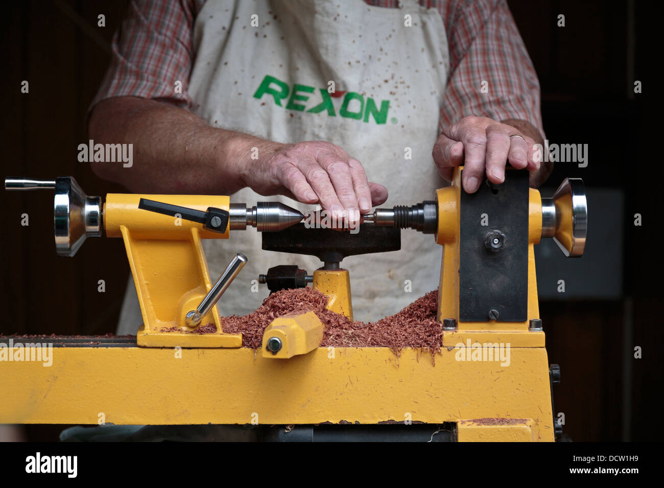 Démonstration du travail du bois par les états d'Ely de guilde pendant la tourneurs de Art en bois au salon d'Ely, Cambridgeshire, Angleterre Banque D'Images