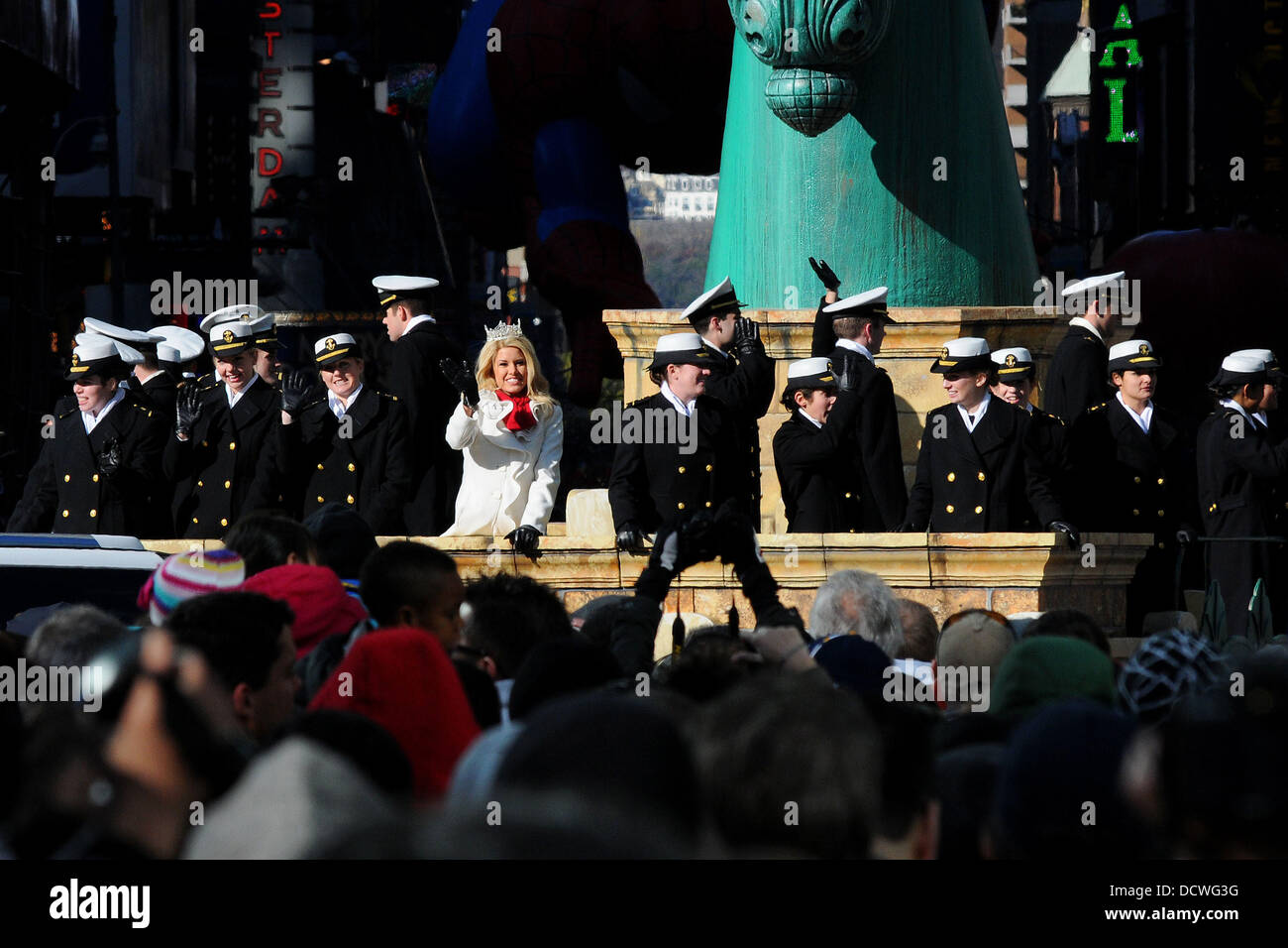 Miss USA 2011 Teresa Scanlan, au 85e Congrès annuel de Macy's Thanksgiving Day Parade. New York, USA - 24.11.11 Banque D'Images