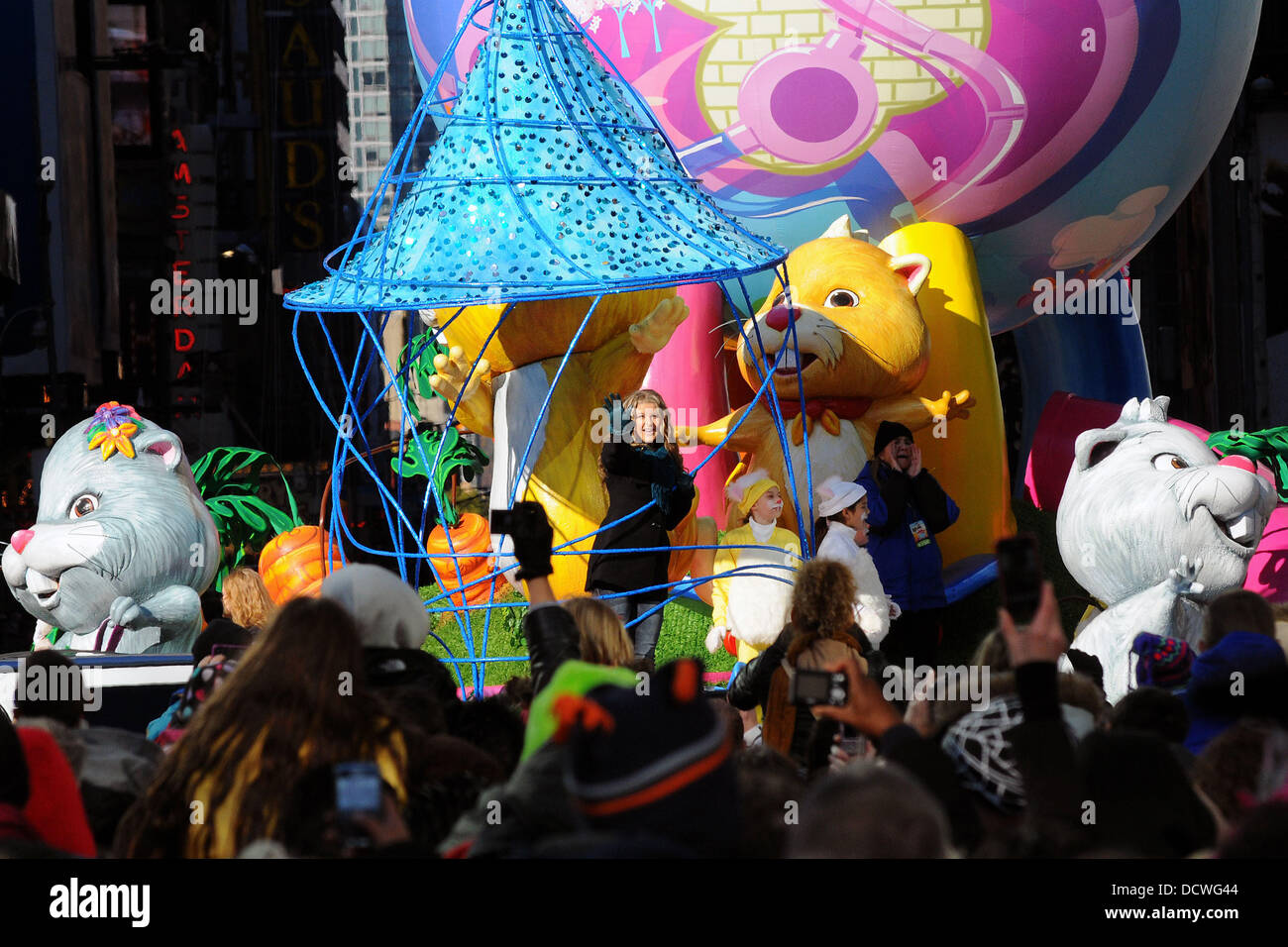 Savannah Outen, au 85e Congrès annuel de Macy's Thanksgiving Day Parade. New York, USA - 24.11.11 Banque D'Images