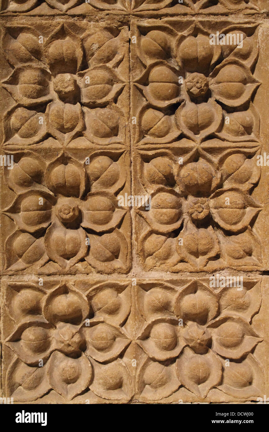 Fleurs stylisées taillées dans le grès, la cathédrale de Lincoln Banque D'Images