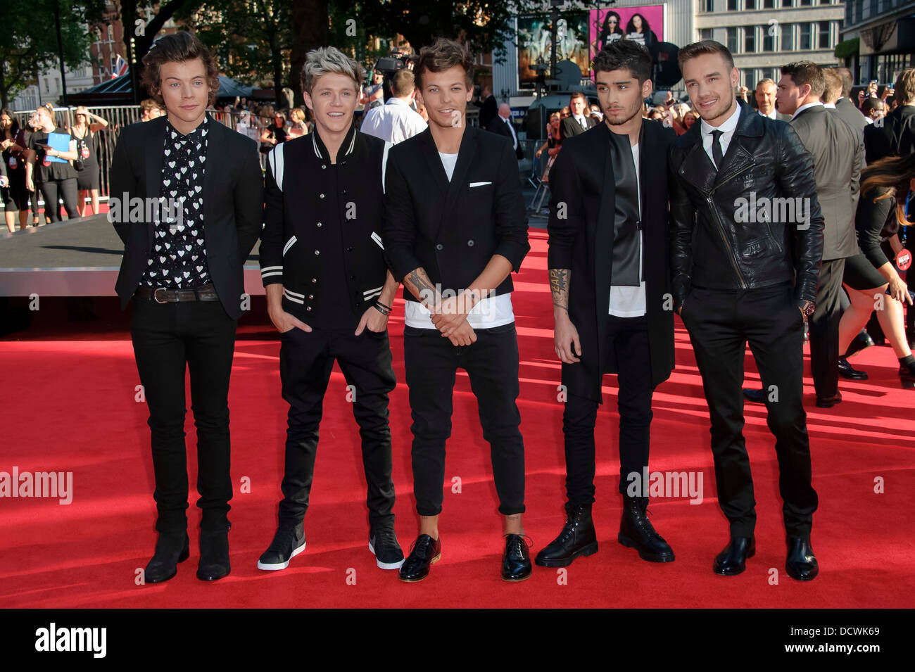 De gauche, Harry Styles, Niall Horan, Zayn Malik, Louis Tomlinson et Liam Payne du groupe britannique une direction. Banque D'Images