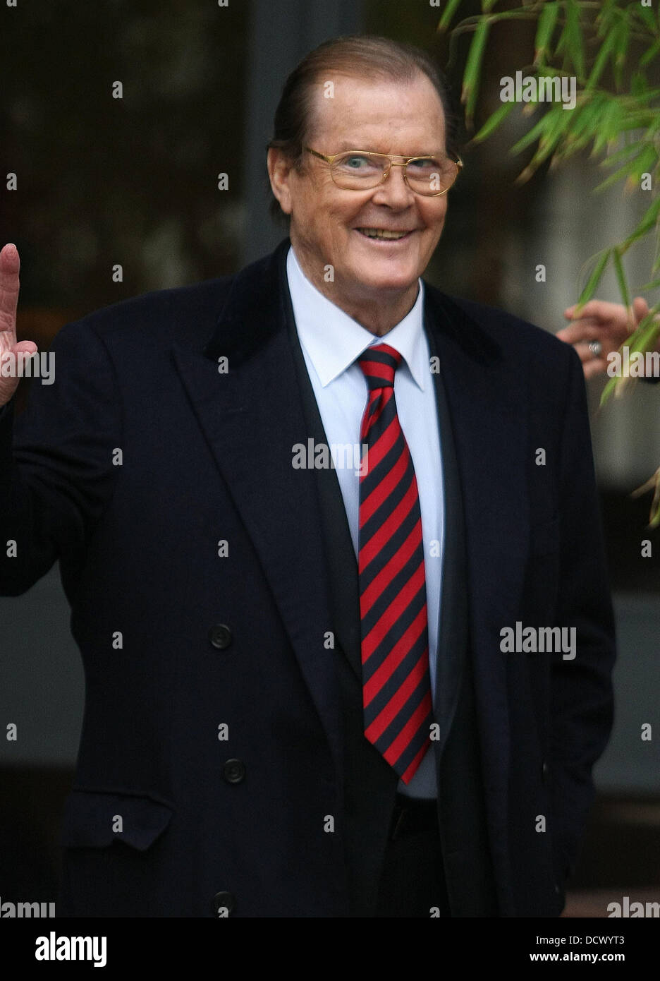 Roger Moore à l'ITV studios London, England - 08.12.11 Banque D'Images