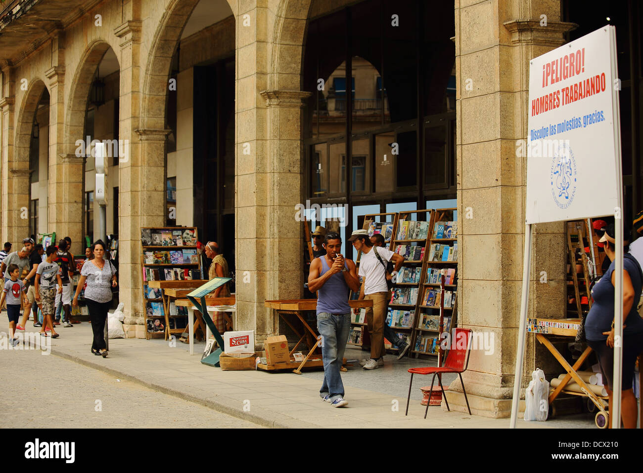 Caraïbes La Havane Cuba street scènes montrant les populations locales, les bâtiments, les musées et les modes de transport Banque D'Images