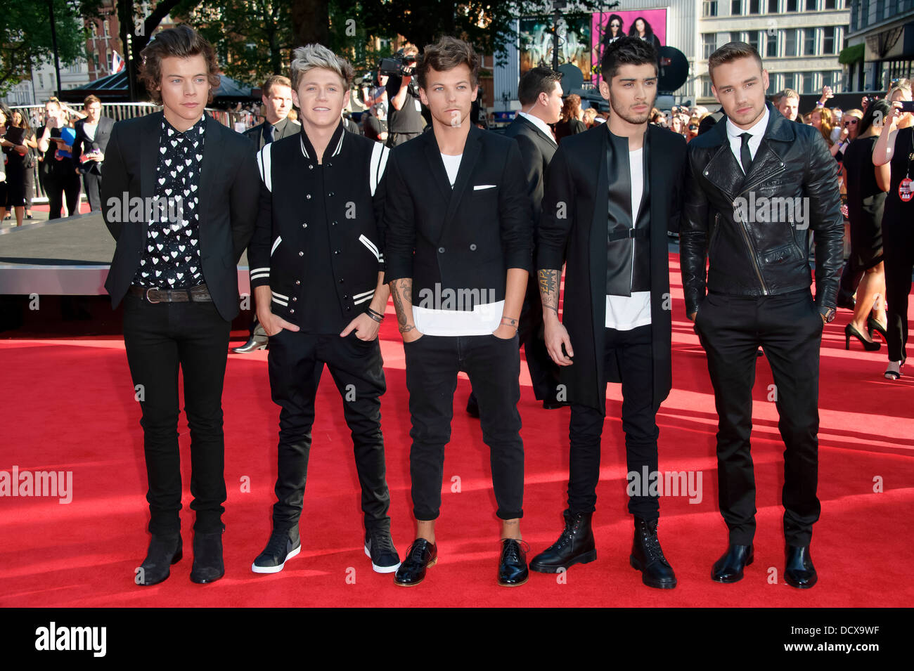 De gauche, Harry Styles, Niall Horan, Zayn Malik, Louis Tomlinson et Liam Payne du groupe britannique une direction. Banque D'Images