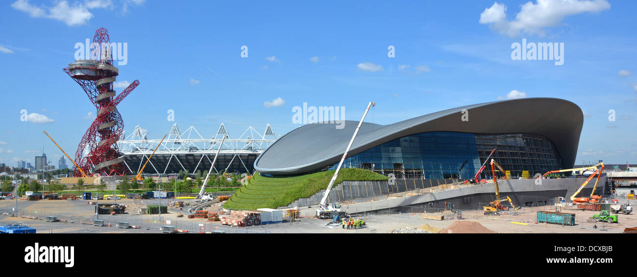 2012 le parc olympique a été rebaptisé le travail patrimonial du parc olympique de la Reine Elizabeth Autour du stade de la piscine aquatique et de la tour orbitale Stratford East Londres Angleterre Royaume-Uni Banque D'Images