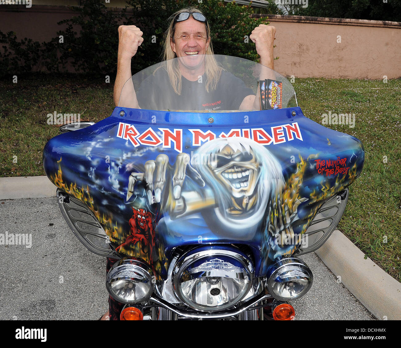 Nicko McBrain du groupe de Heavy Metal Iron Maiden célèbre le deuxième anniversaire de l'ouverture de son restaurant, le rock and roll des côtes. Coral Springs, Floride - 17.12.11, Banque D'Images