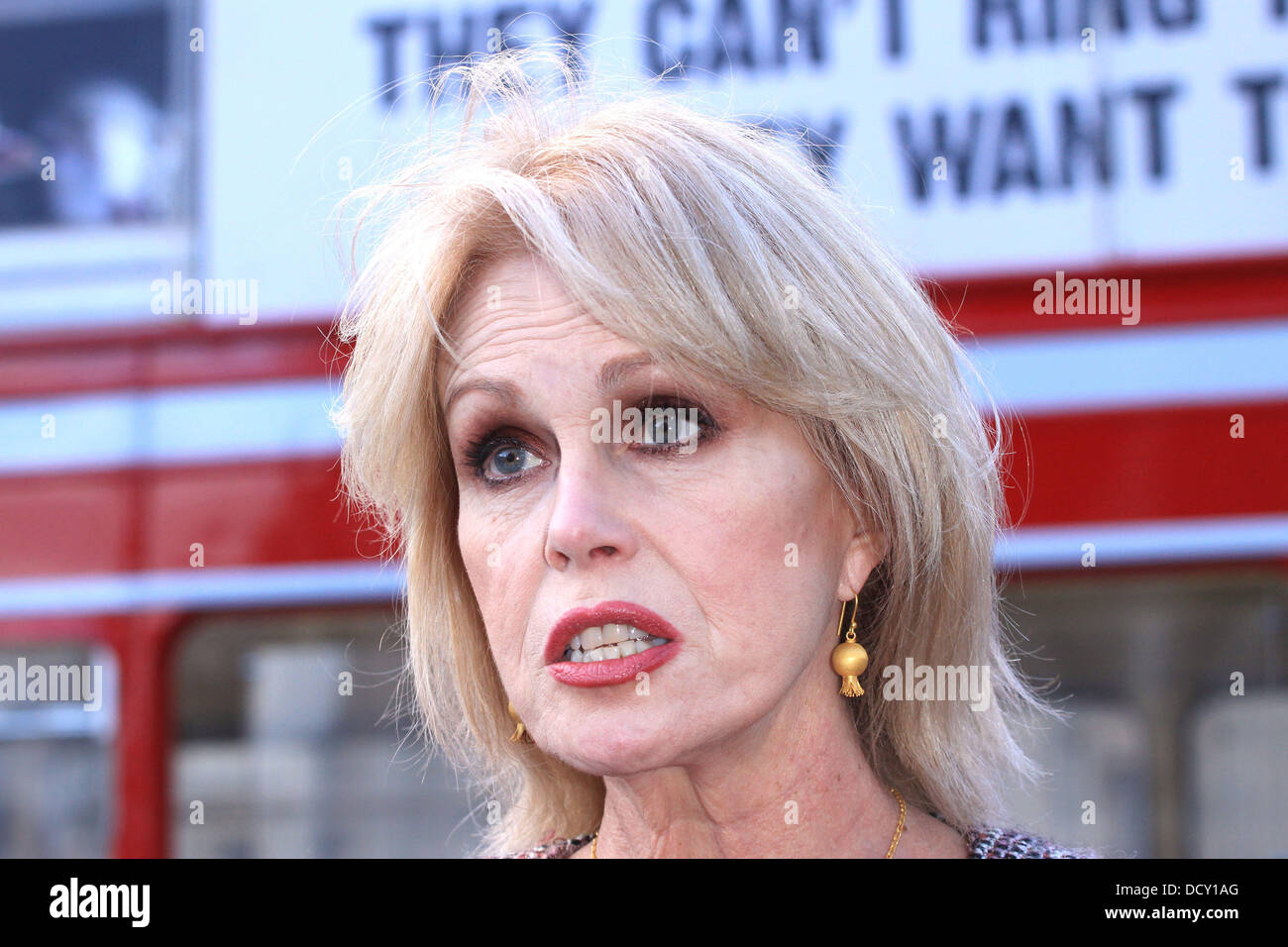 Joanna Lumley lance la campagne 2012 Compassions à Trafalgar Square. La campagne est lancée comme une protestation contre les exportations d'animaux vivants 05.01.12 - Londres, Angleterre Banque D'Images