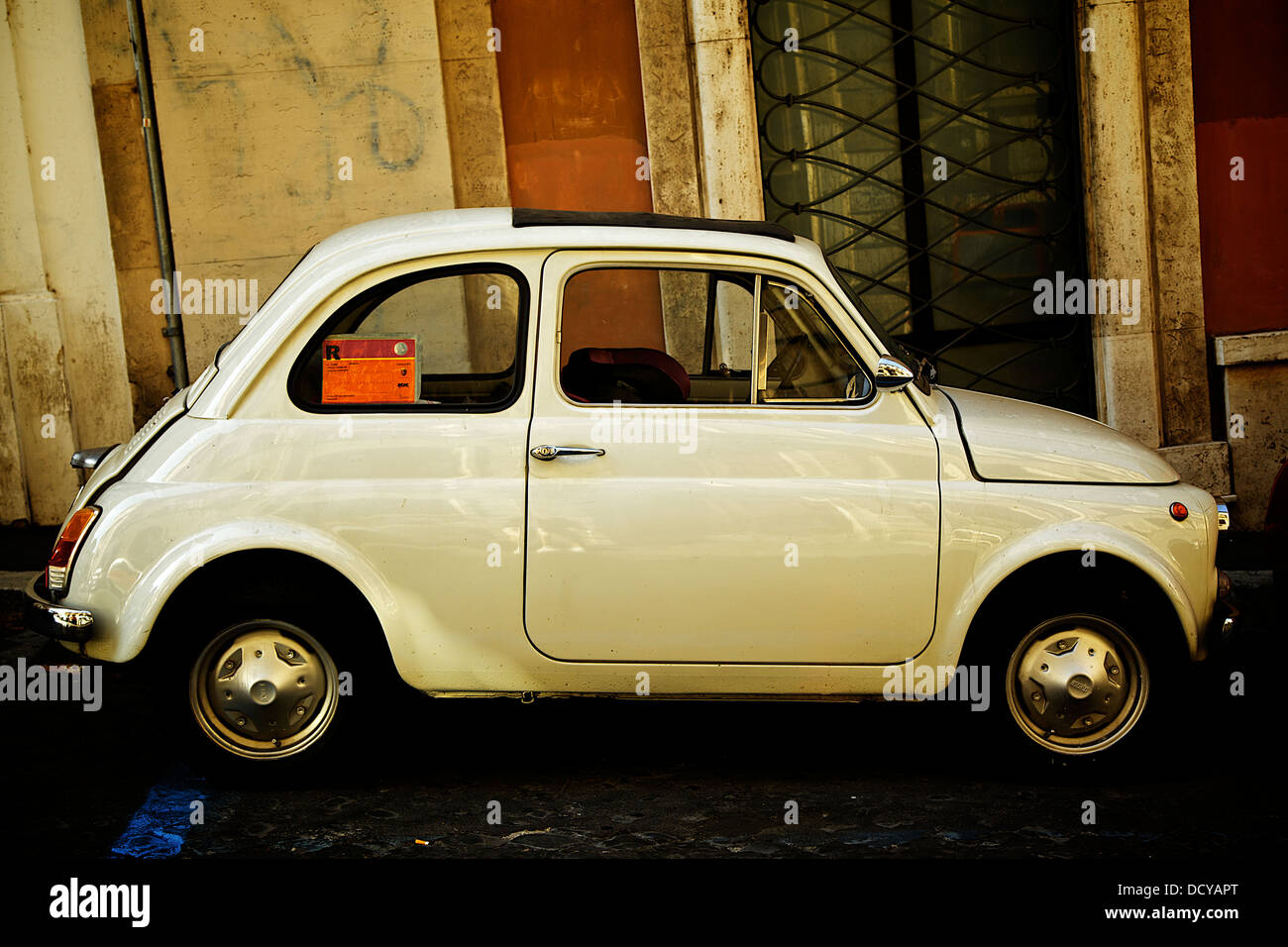 Ancienne Fiat Nuova 500, Rome, Italie Banque D'Images