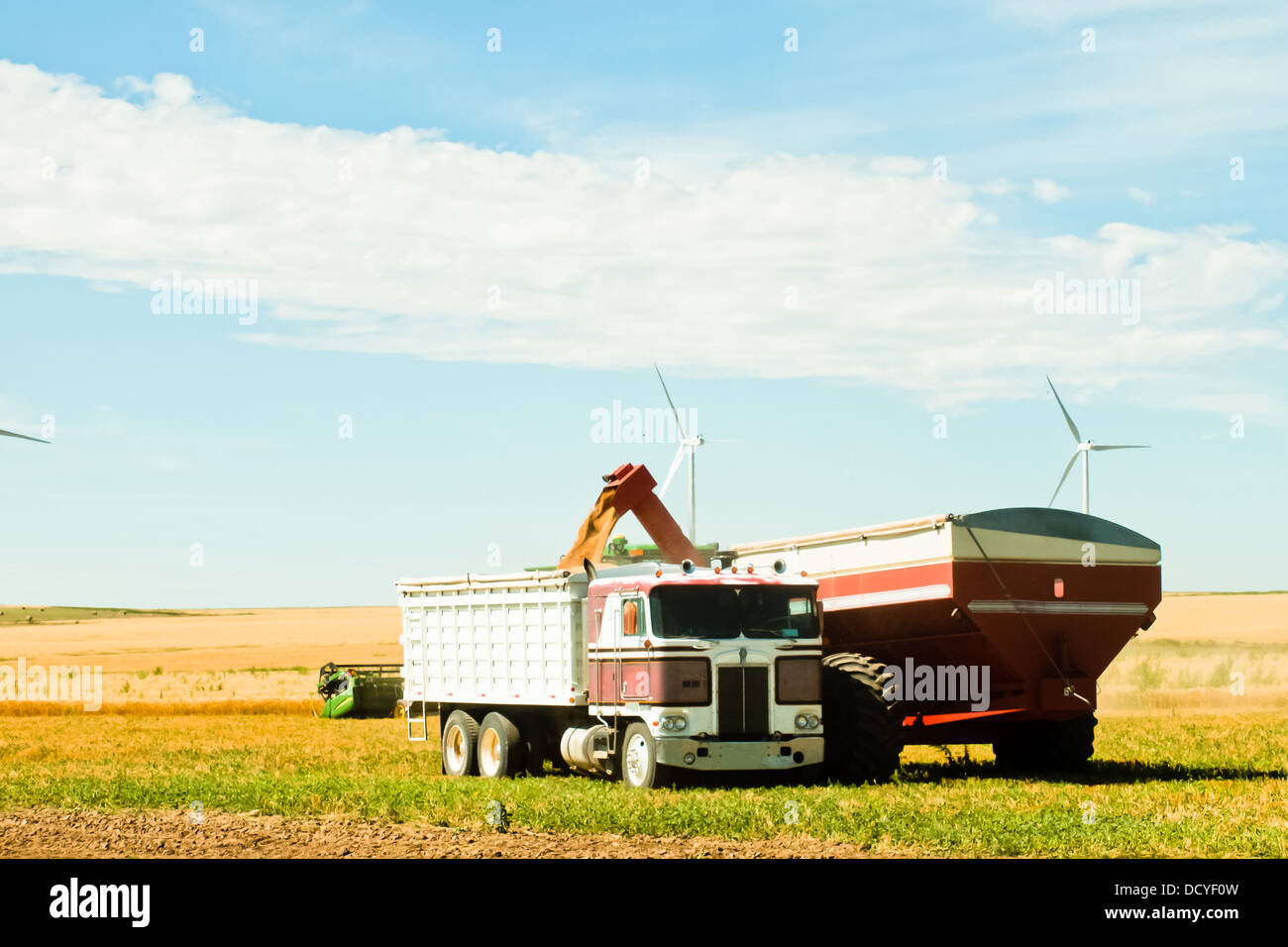 Ferme éolienne dans l'est du Colorado. Banque D'Images