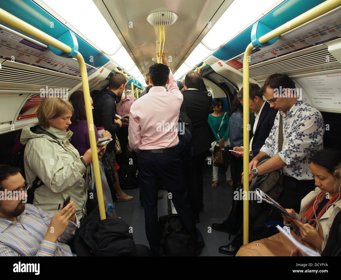 Métro de Londres, encombrée de navetteurs Banque D'Images