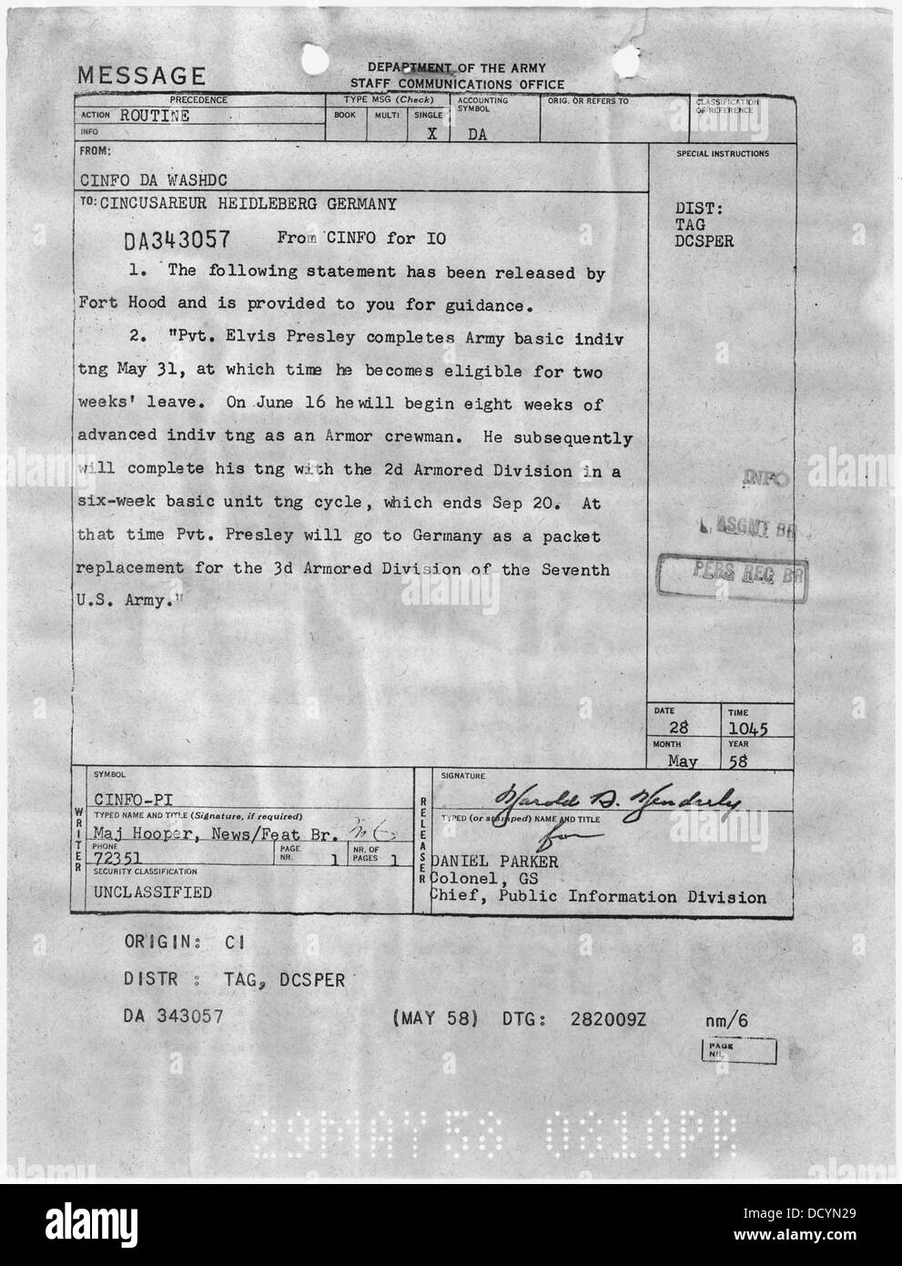 La Division de l'information publique de l'armée américaine a publié un message détaillant le service militaire du soldat Elvis Presley, y compris sa formation de base et ses affectations initiales, pendant son temps dans l'armée. Banque D'Images