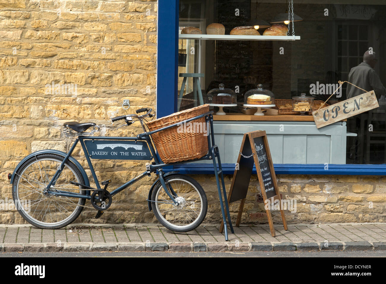 Bakery Shop. Boulangerie sur l'eau. Bourton on the water. Des Cotswolds. Le Gloucestershire, Angleterre Banque D'Images