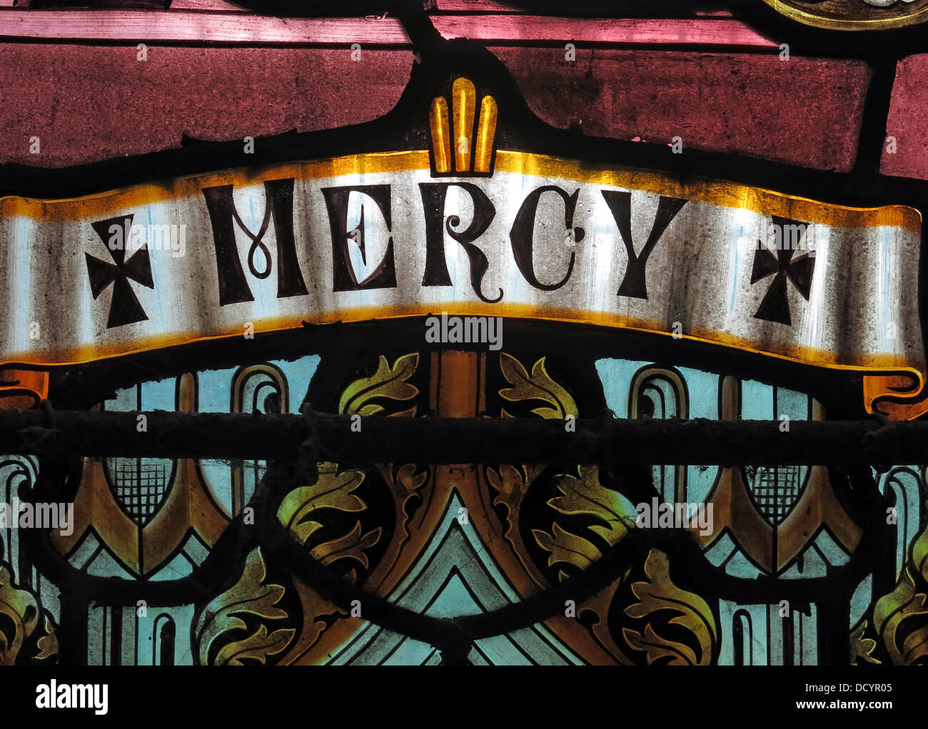 Mercy, vitrail, abbaye de Lacock, village de Lacock, Chippenham, ANGLETERRE, ROYAUME-UNI, SN15 2LG Banque D'Images