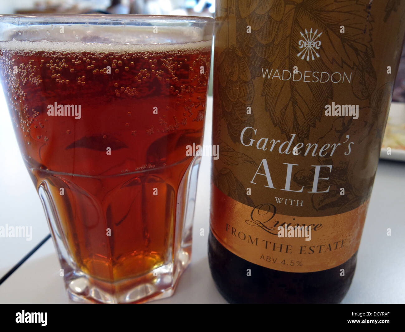 Waddesdon Gardener's ale avec le coing, de la succession, Bucks, England, UK Banque D'Images