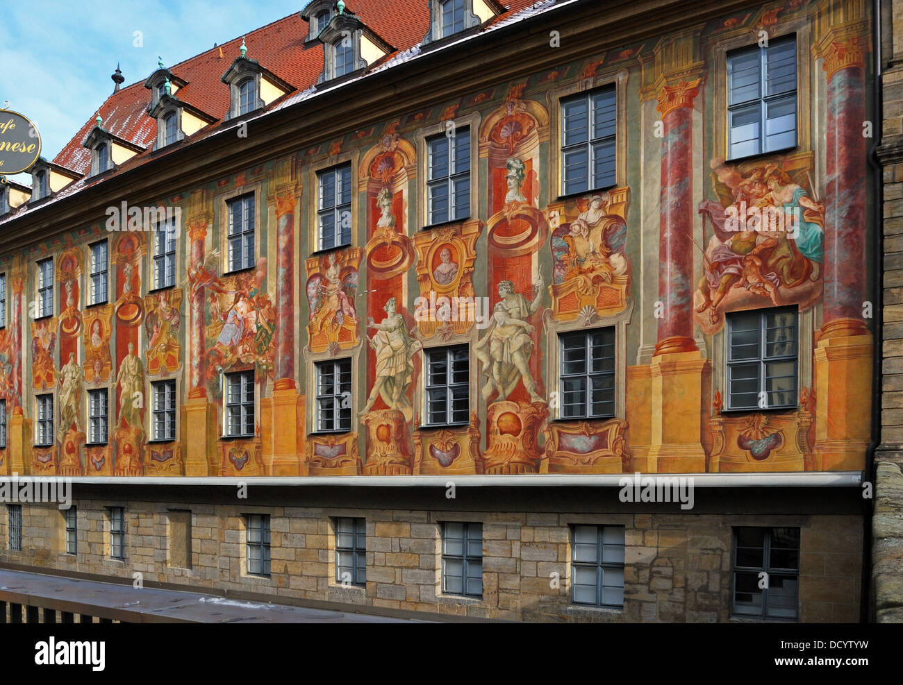 Murales sur le côté de l'Altes Rathaus (ancien hôtel de ville), Bamberg, Bavière, Allemagne, Europe. Banque D'Images
