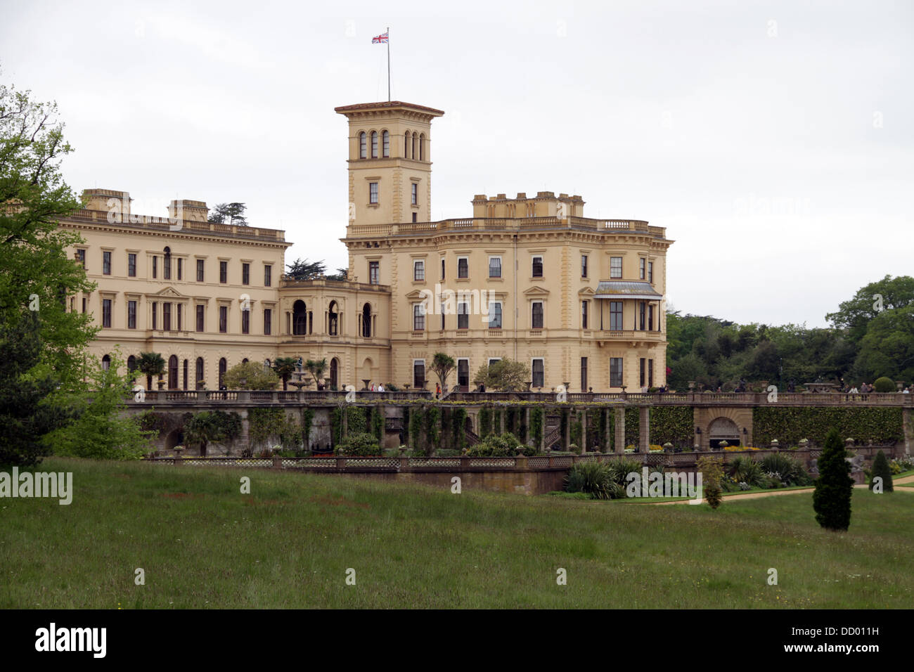 Vue éloignée sur Osbourne house et terrasse à l'île de Wight Banque D'Images